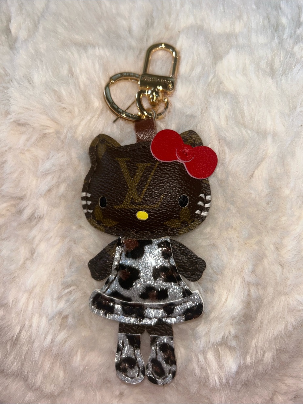 Louis Vuitton Brown Monogram Kitty Key Charm with Red Bow - Picture 3 of 6